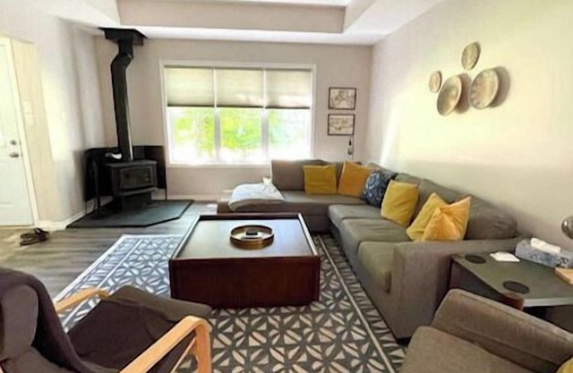All season, new cottage with many amenities. Family/pet-friendly. Close to beach