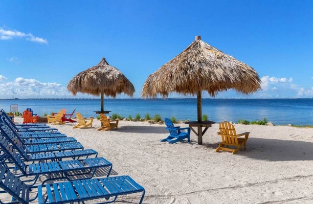 All Waterfront Community- Heated Pool- 2 PM CHECK IN