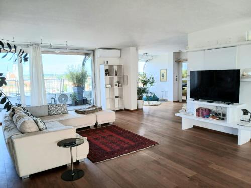 Allein 250qm im letzten Stock, Ausblick & Sauna, bei Salzburg