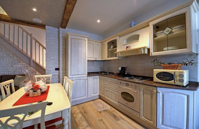 Alley Mincio Home