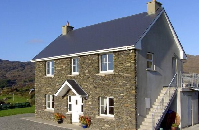 ALLIHIES LODGE, family friendly in Allihies, County Cork