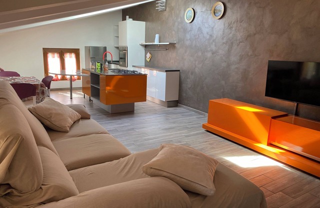 Alloggio Confortevole con 2 Camere da Letto 1 Bagno Ampia Cucina Open Space