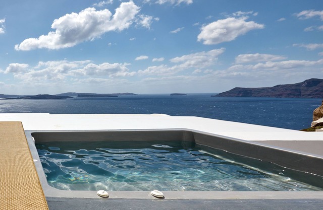 Allure Breeze Suites