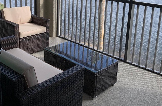 Alluring 2/bed, 2/bath condo in unforgettable Lakewood National
