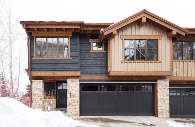 Alluring Cottage, Silver Star #33, with updated kitchen and Hot Tub