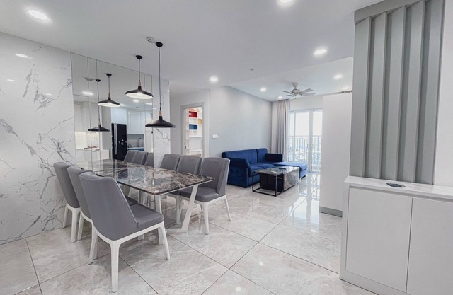 Alm's 3 BedRoom Apartment at Sunrise City District 7