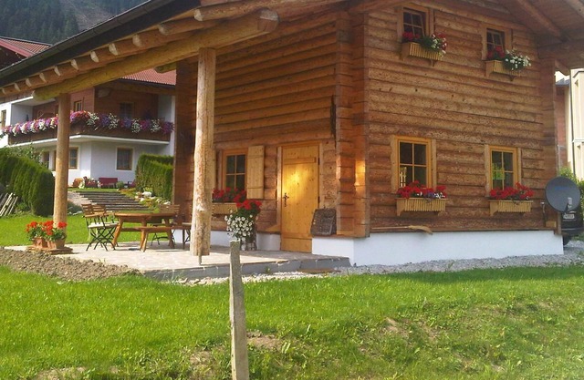 Almchalet/2 bedrooms/shower, toilet - alpine flora, house