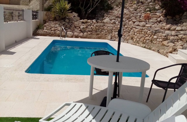 Almond Reef Accommodation delightfully restored apartment, quiet, rural village.