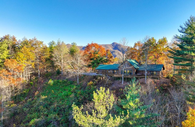 Almond Vacation Rental w/Mountain Views!