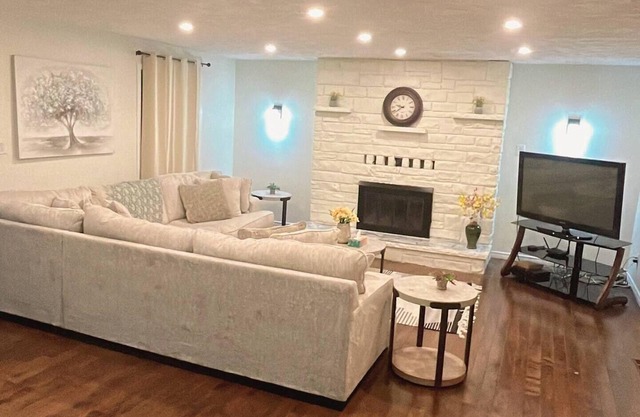 Almost 3000 sq.ft of living area on main floor.