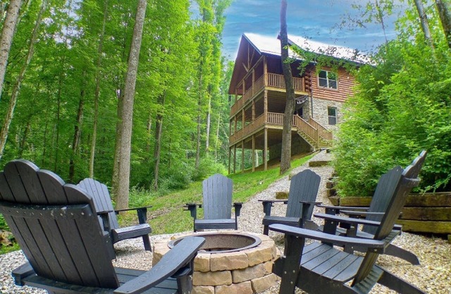 Almost Heaven Cabin at Trickle Creek in Hocking Hills