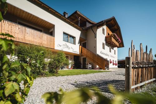 ALMRESIDENZ UNTERRAIN -1 km BY CAR DISTANCE SKI SLOPES KRONPLATZ