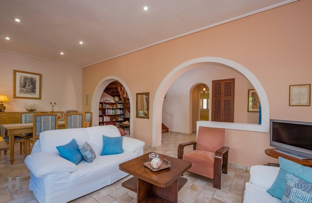 Aloezante : Traditional country house, close to the sea