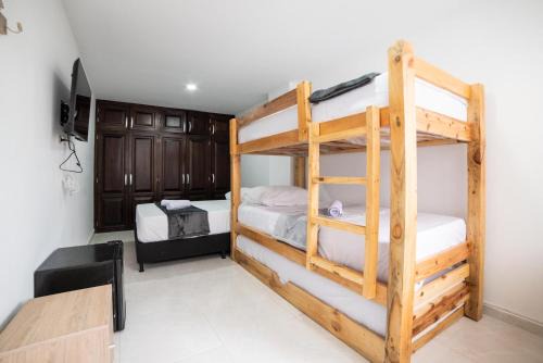 Alojamiento en el corazón de Medellín Hab Privada B