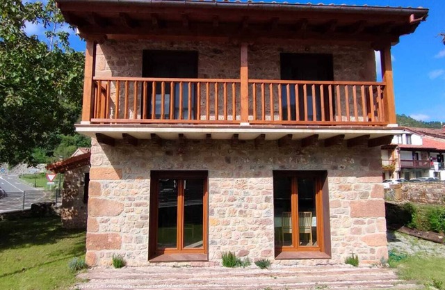 Alojamiento Rural " EL Nogal DE Hualle "