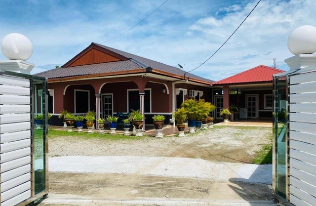 ALOR SENARI HOMESTAY PRIVATE POOL