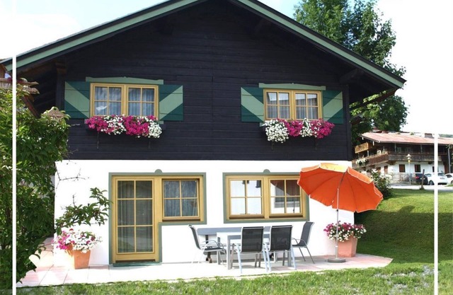 Alpenchalet ELLMAU - CHALET with 3 sep. Bedroom/2 bathrooms/sep. WC