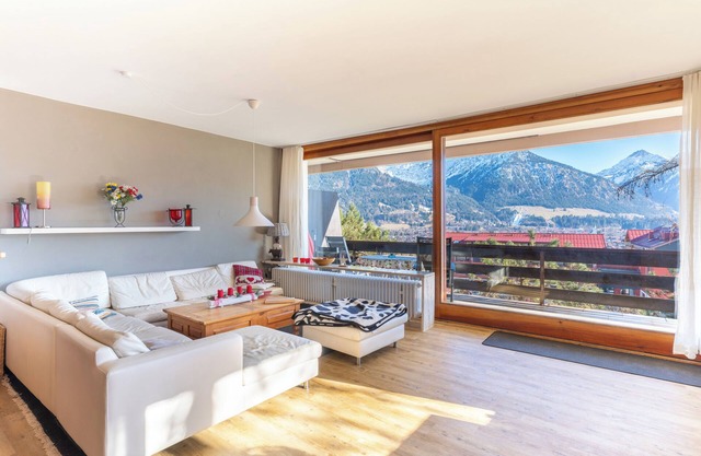 Alpenjuwel Oberstdorf – Mountain Views, Balcony & Sauna, Lift Pass, Dog Friendly