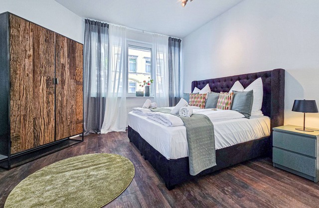 Alpha Apartments: 2BR Oasis! Design,Flair,Comfort