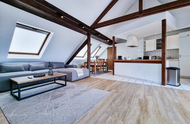Alpha Apartments: Dachstudio - Stil & Eleganz, 2BR