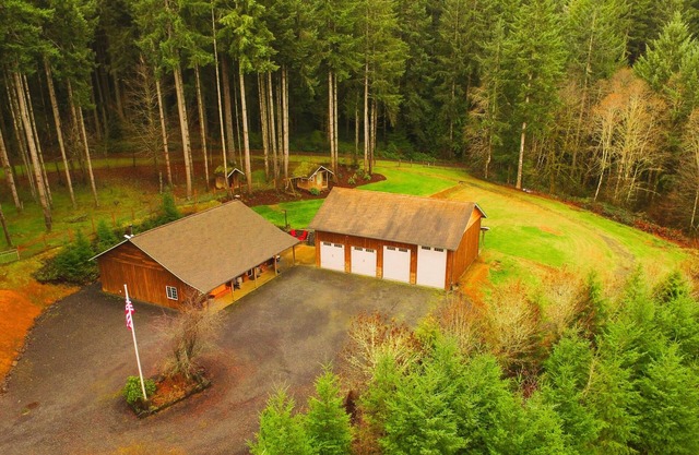 Alpha Lodge, FALL special, Peaceful retreat, 14 guests max, fun & games, parking