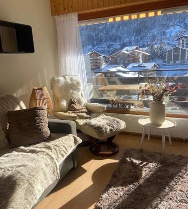 Alpine apartment by Jolidi