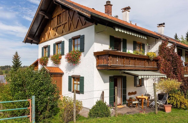 Alpine Apartment with Garden