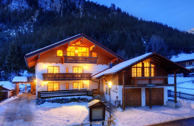 Alpine Chalet "Herzog Max" - Pension Hochvogel