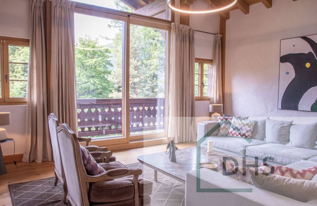 Alpine Elegance: 5 Bedroom Family Chalet, Just Moments from Glacier 3000