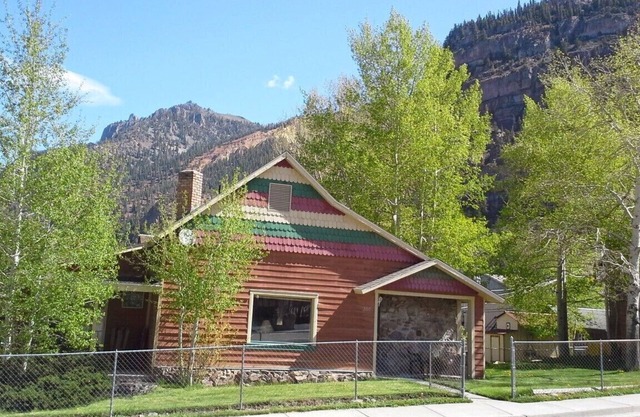 Alpine House: 3 Bed, 2 bath - wonderful 'in Ouray' location