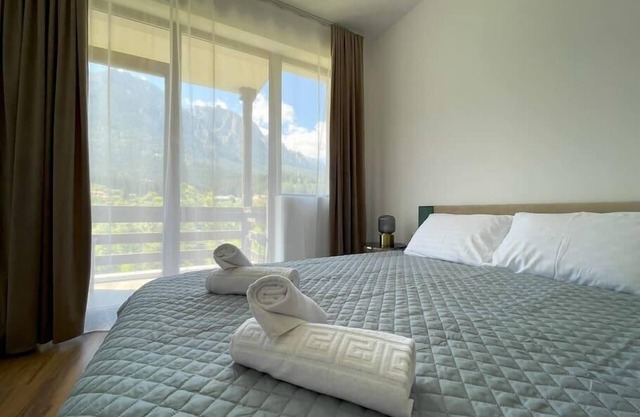 Alpine River Home: Peace and Mountain View