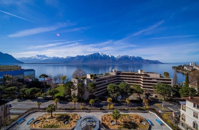 Alpine Stunning Apartment in Montreux by GuestLee