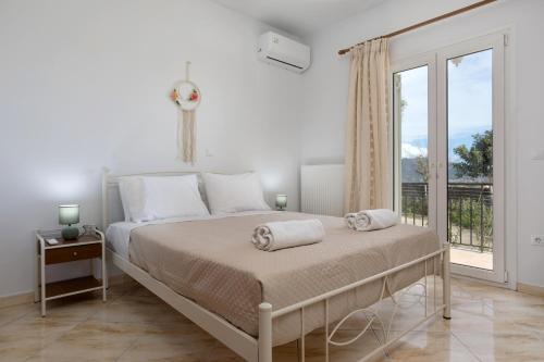 Altamira Apartment One - 1st Floor, 8 people, veranda with views