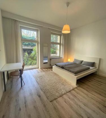 Altbauwohnung mit 2 Balkonen