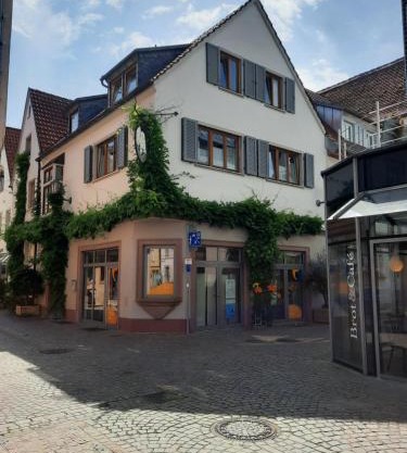 Alte Bahnhofstraße 12