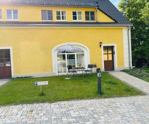 Alter Gutshof Kromlau Direkt am Schloss und Rhododendronpark, Terasse und Parkplatz