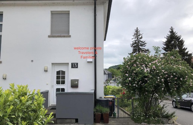 Altstadt Nähe 7 Min Fußweg über Alte Maibrücke zu Pension mit Balkon & Garten, ideal for long stay, relocation
