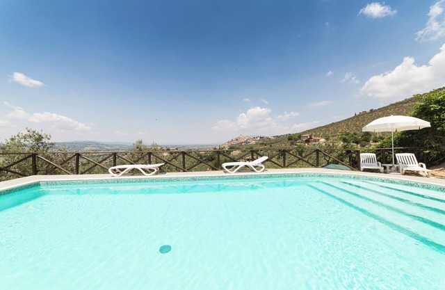 Alvavista1 apartment with pool, 20 minutes drive from Assisi center