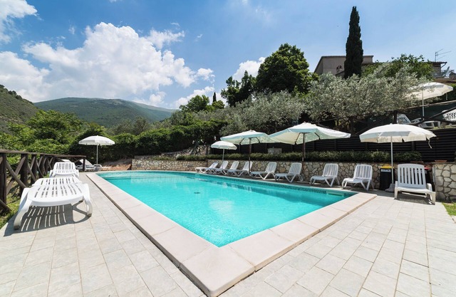 Alvavista2 apartment with pool, 20 minutes' drive from the center of Assisi.