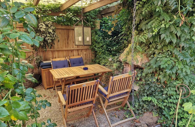 Am Rathaus/Sondermann, vacation apartment - apartment B left/bedroom/living/kitchen combination