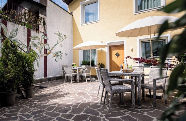 Am Schloss Guest House