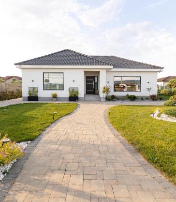 Amavi Homes With Garden