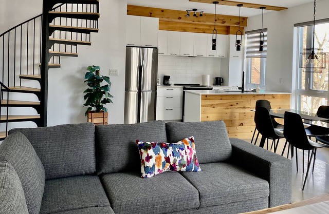 Amazing 2 bedrooms - 20 minutes from airport