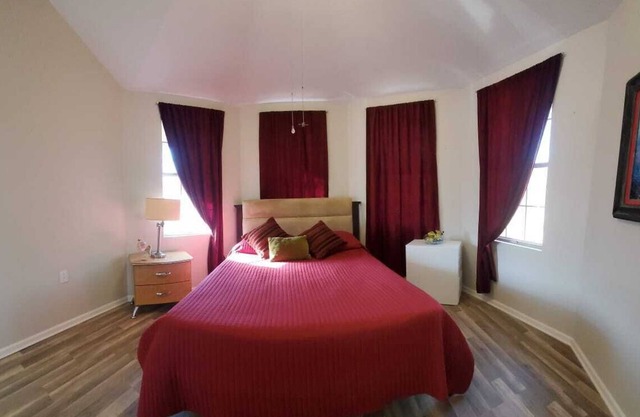 Amazing 2Bd/1Bth guest suite & Private tree house