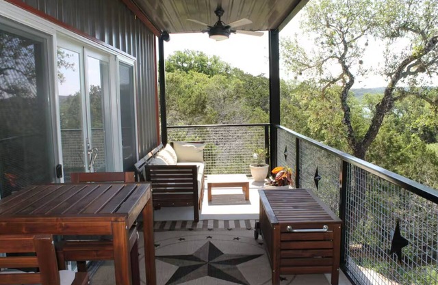 Amazing 3 Bedroom Barndominium on Lake Buchanan