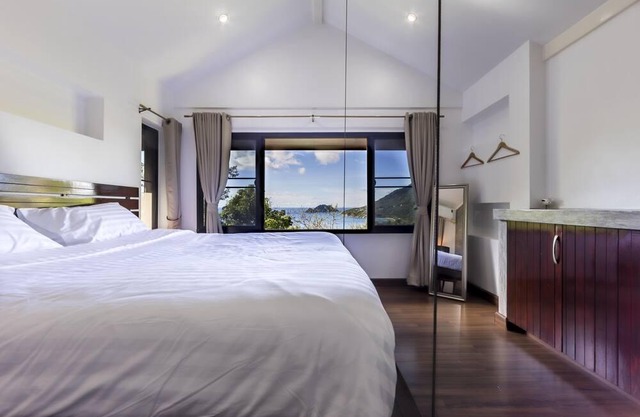 Amazing 3-Bedroom, Sea View Villa