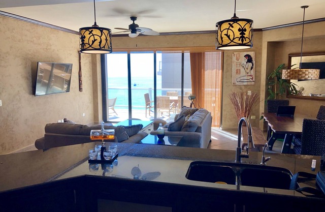 Amazing 3bd/3ba Condo With 2 Master Suites, Wrap Around Patio, 3 King & 2 queen