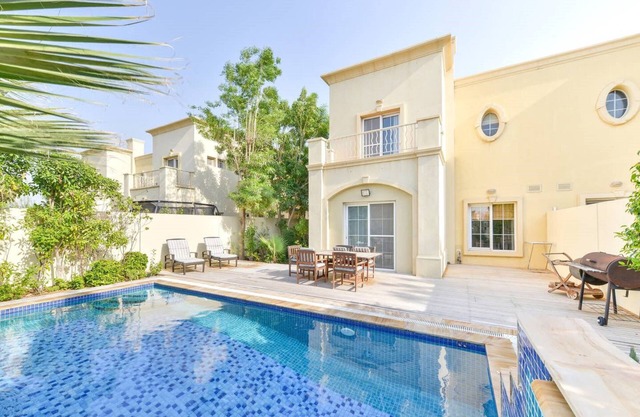 Amazing 4 Bed Villa| Private Pool | Stunning Garden | 10 Mins From Dubai Marina