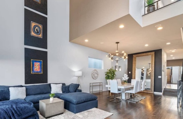 Amazing 4BR/4BA Oasis w/Rooftop & Stunning Design