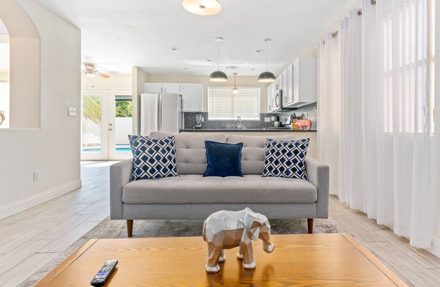 Amazing 5 BDR house W/ Heated Pool*, near the Strip.